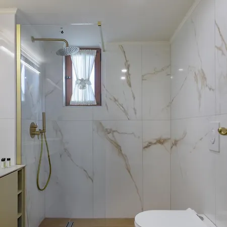 Araucaria - Private Pool, Jacuzzi, Sea View העיירה רתימנו