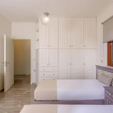 וילה Araucaria - Private Pool, Jacuzzi, Sea View העיירה רתימנו