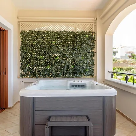 Araucaria - Private Pool, Jacuzzi, Sea View וילה
